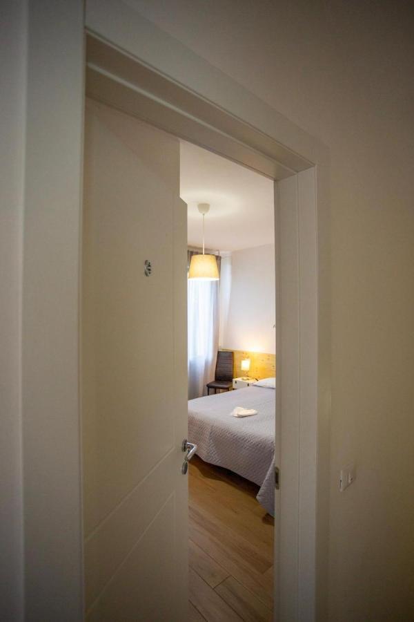 Bed And Breakfast Castello7 San Felice del Benaco Luaran gambar